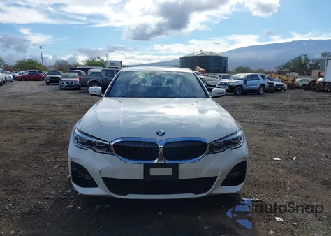 2021 BMW 3 Series 330E z USA, uszkodzony, nr VIN 3MW5P7J06M8B75130